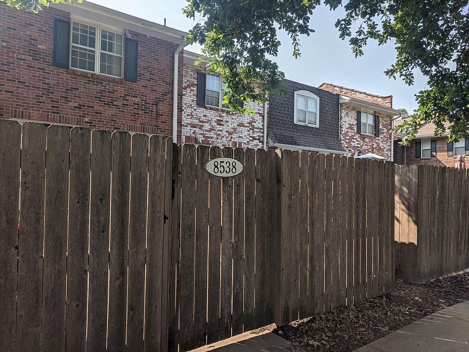 1st image of 8538 W 85th St
