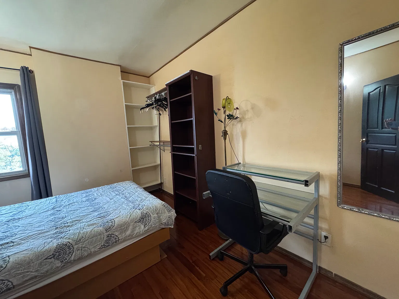 5 bed, 1633 sqft, $950 — Photo 2
