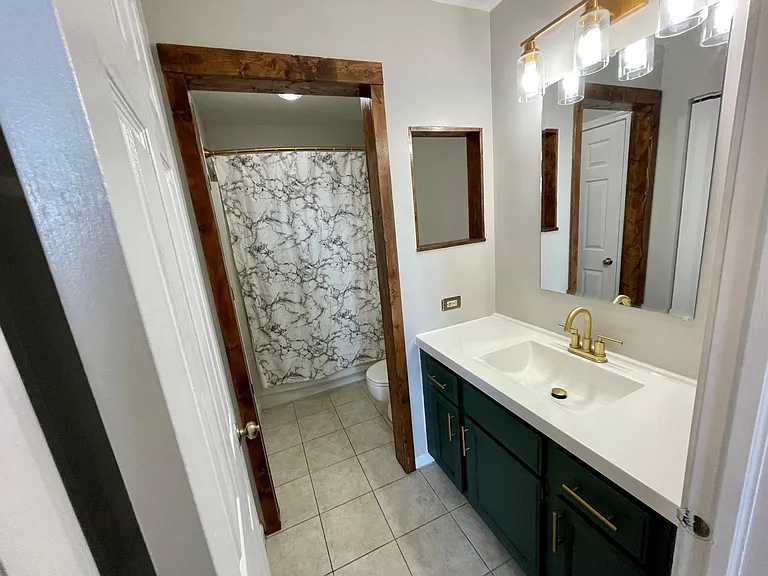 Full Bathroom