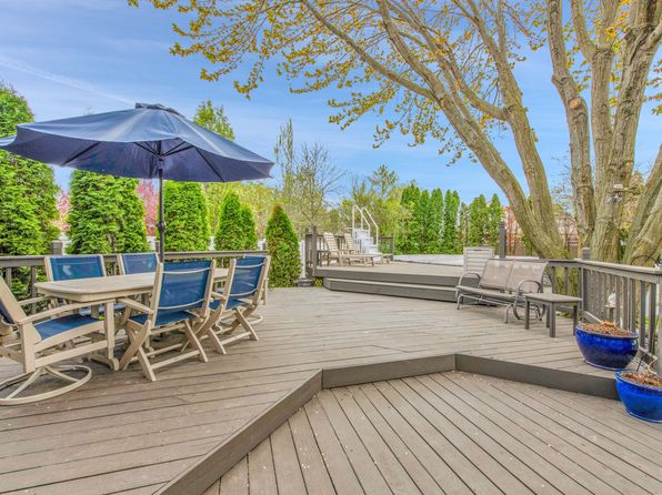 24927 Mapleridge Ln, Brownstown, MI 48134