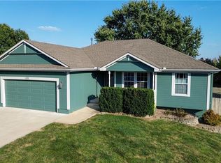 505 NW Whitney Dr, Grain Valley, MO 64029