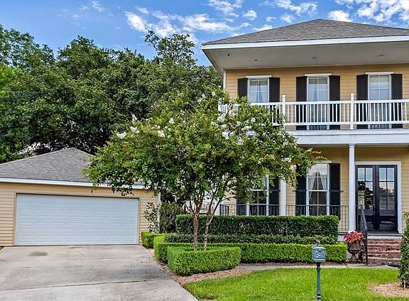 3rd image of 10 Leeward Ct