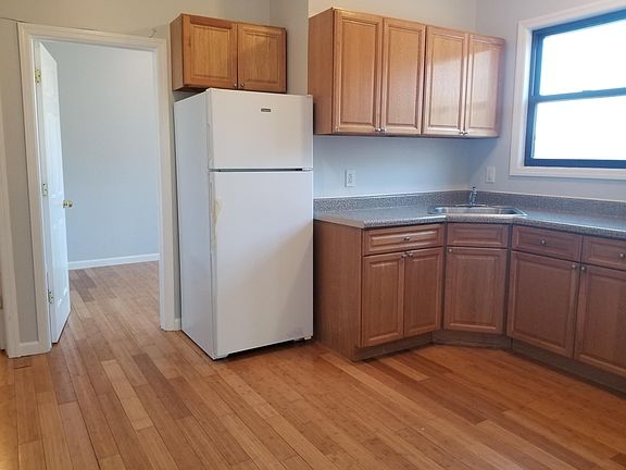 2nd image of 370 Ashburton Ave