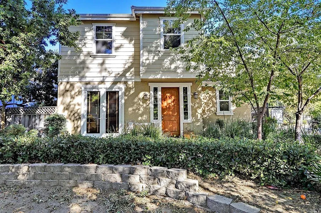 3 bed, 2.5 bath, 1664 sqft, $3,500 — Photo 1