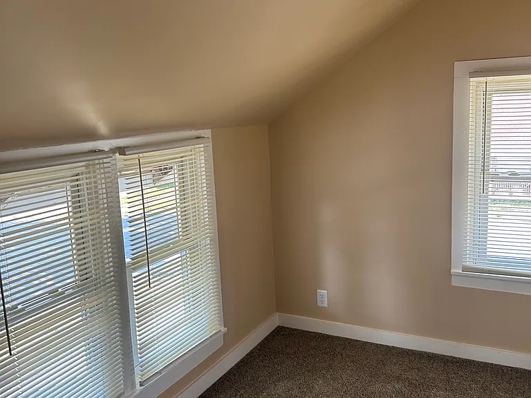 410 S Center St — Photo 7