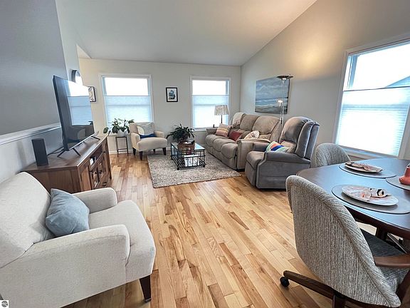 4th image of 1203 Umber Dr