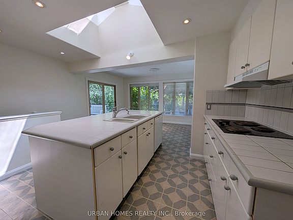5th image of 380 Mill St