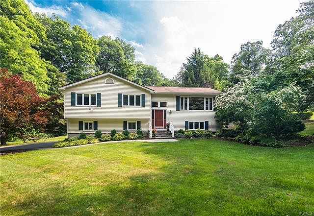 1st image of 144 Hidden Hollow Ln