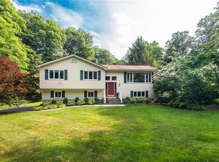 144 Hidden Hollow Ln, Millwood, NY 10546