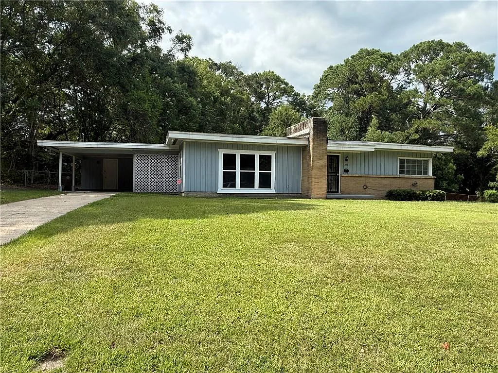 3 bed, 1.0 bath, 1505 sqft, $1,350 — Photo 2