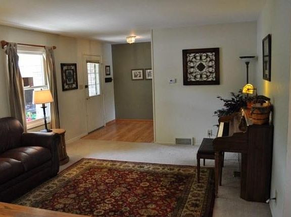 2nd image of 2708 Sussex Ln