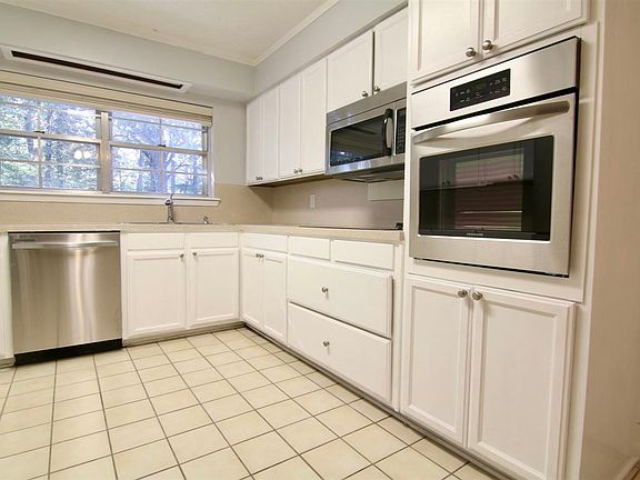 3rd image of 3505 Robin Ln
