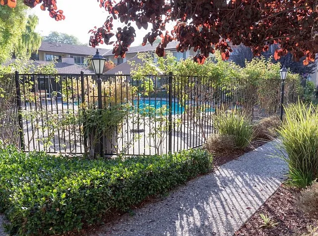 El Portal Apartments — Photo 4