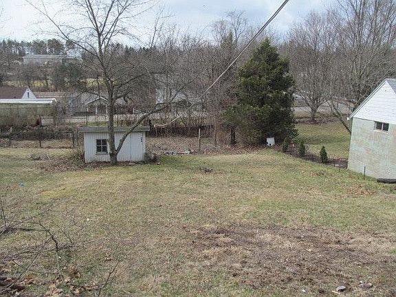 Yard behind House