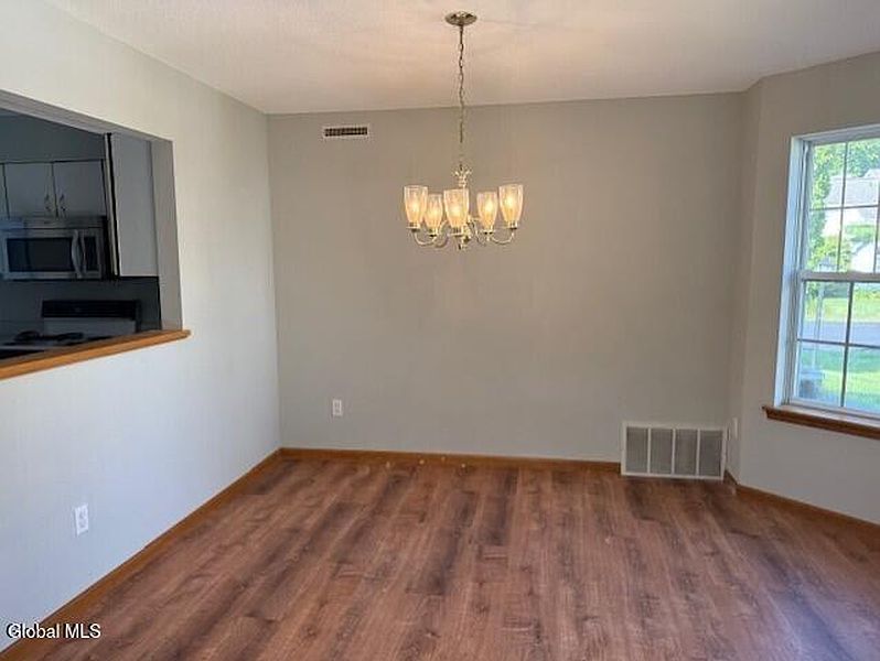 4th image of 6 Malibu Hill