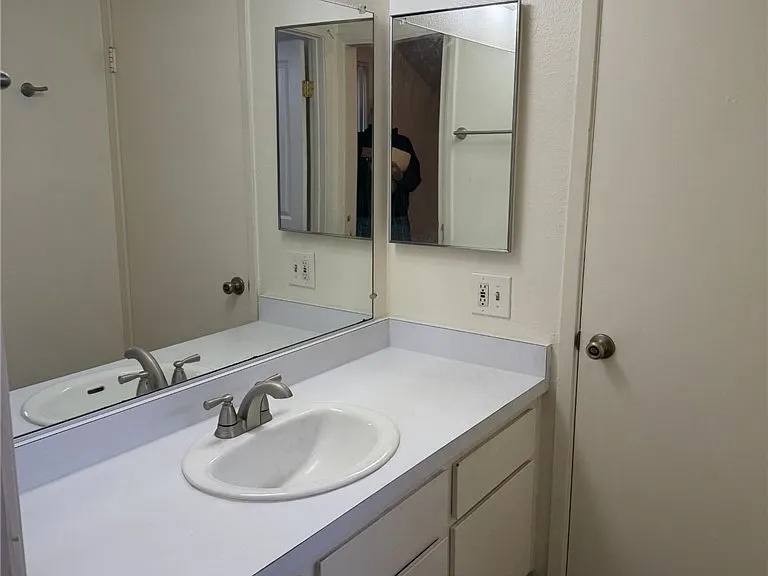 9090 Colony Pl #B — Photo 11