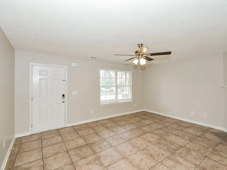 320 Birchclay Point N — Photo 5