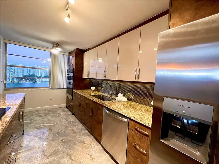 18041 Biscayne Blvd #1104 — Photo 9