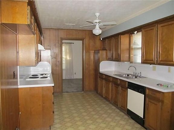 4th image of 839 W Center St