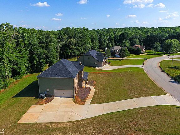 3rd image of 1415 New Holland Cir