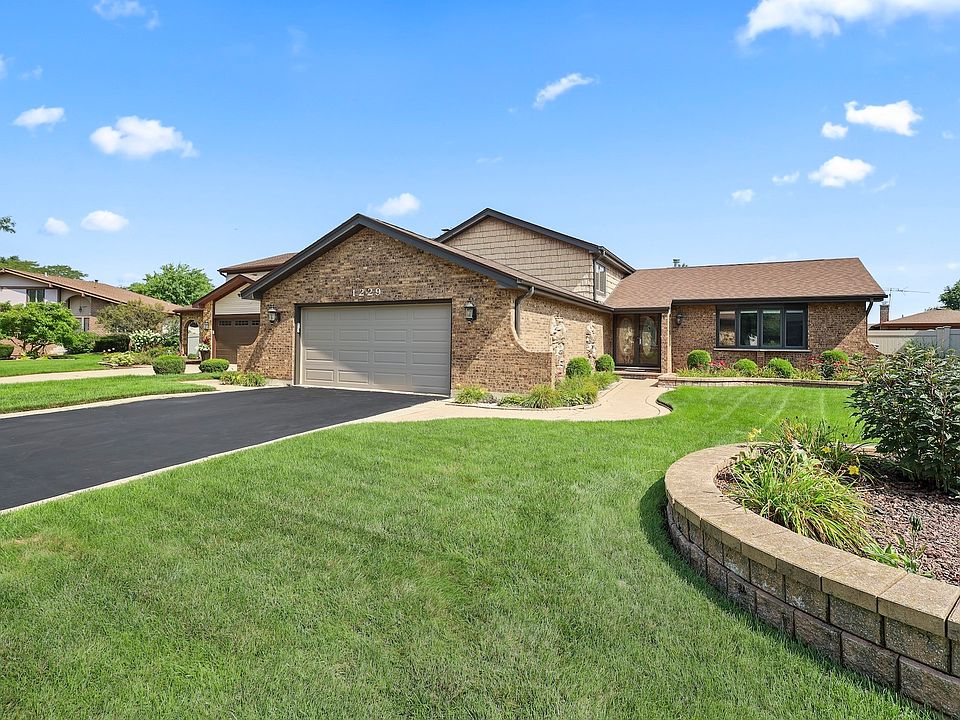 1st image of 1229 N Anvil Ct