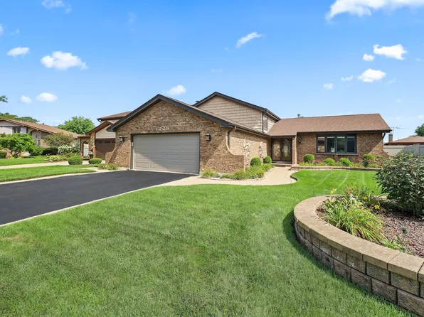 1229 N Anvil Ct, Addison, IL 60101