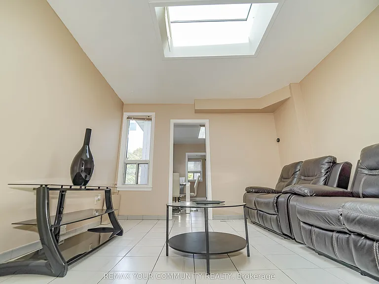 1378 Danforth Ave S #1 — Photo 25
