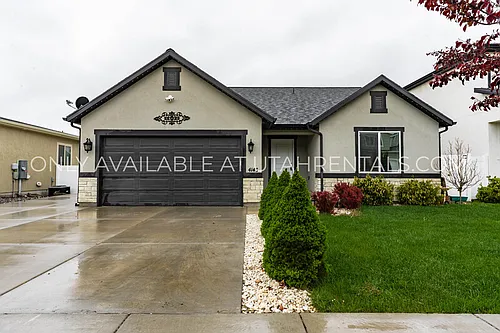 4143 N Fairfield Dr Photo 1