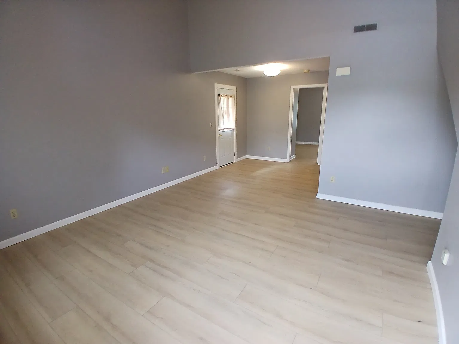 2 bed, 1.5 bath, $1,100 — Photo 2