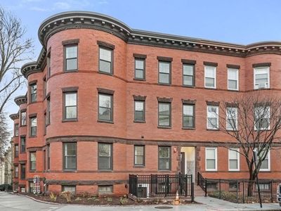 65 Pleasant St #2, Brookline, MA, 02446