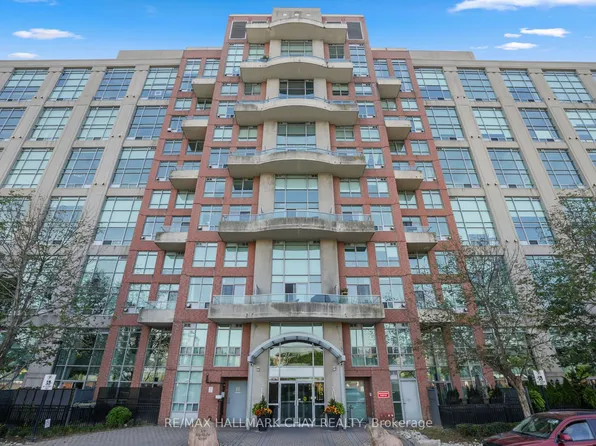 200 Manitoba St #307, Toronto, ON M8Y 3Y9
