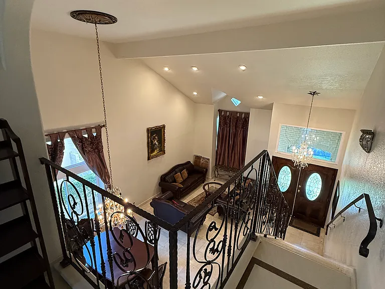 3350 Deaver Dr — Photo 2