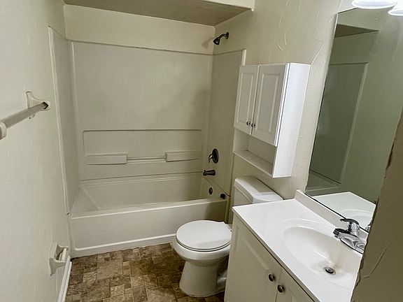 3rd image of 7527 Colony Cove Ln