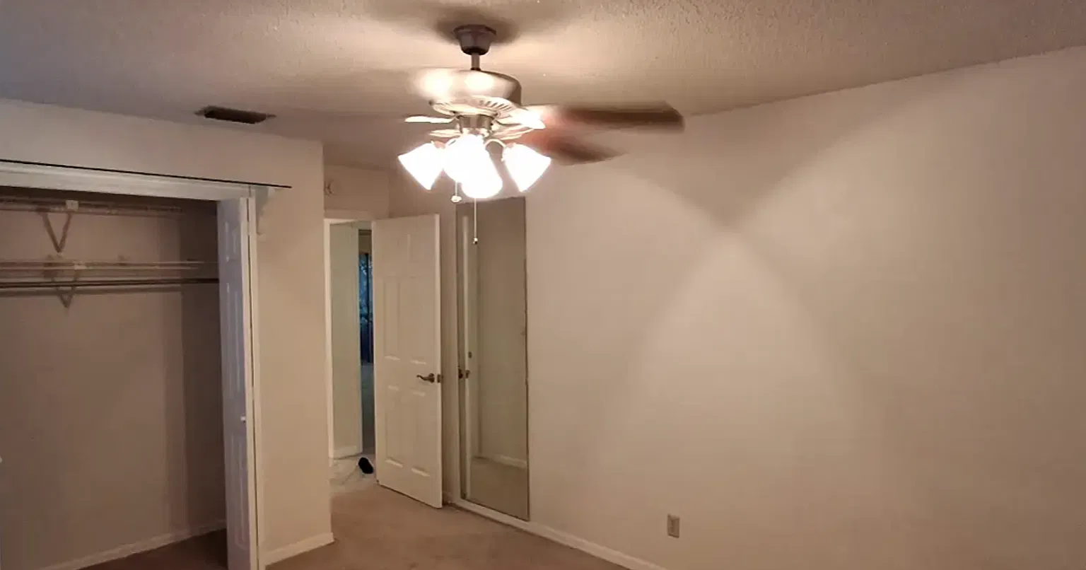 1096 Gran Paseo - HUGE home. — Photo 4