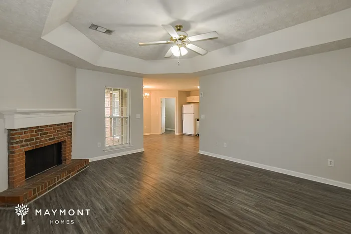 3 bed, 2.0 bath, 1421 sqft, $1,645 — Photo 3
