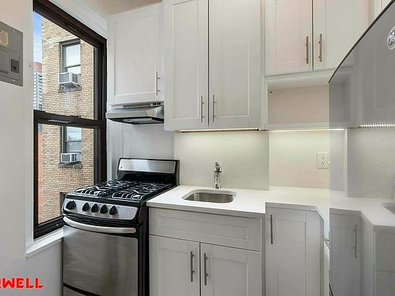 4th image of 311 E 72nd St APT 12A