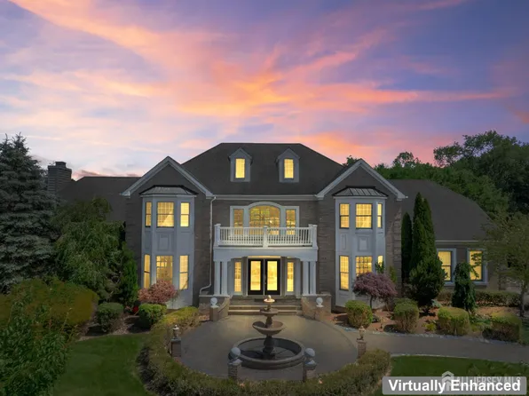 5 Blue Diamond Hill Ct, Milltown, NJ 08850