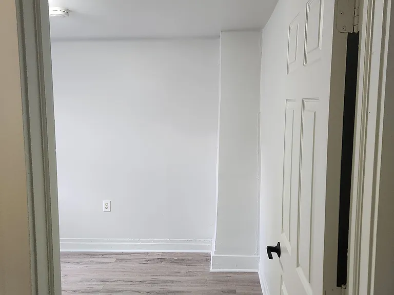 327 E Scull St — Photo 26
