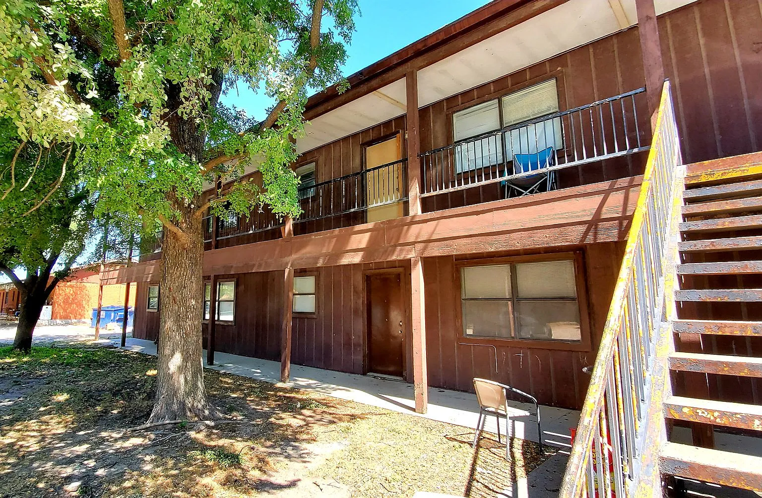 2 Bedroom & 3 Bedroom Apartments — Photo 3
