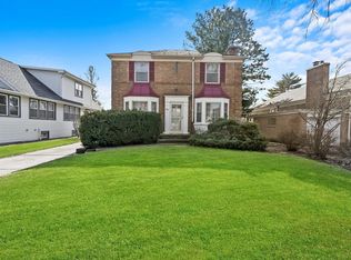 69 Northgate Rd, Riverside, IL 60546