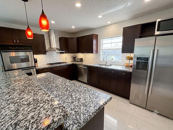 4th image of 1194 SE CLIFTON Lane