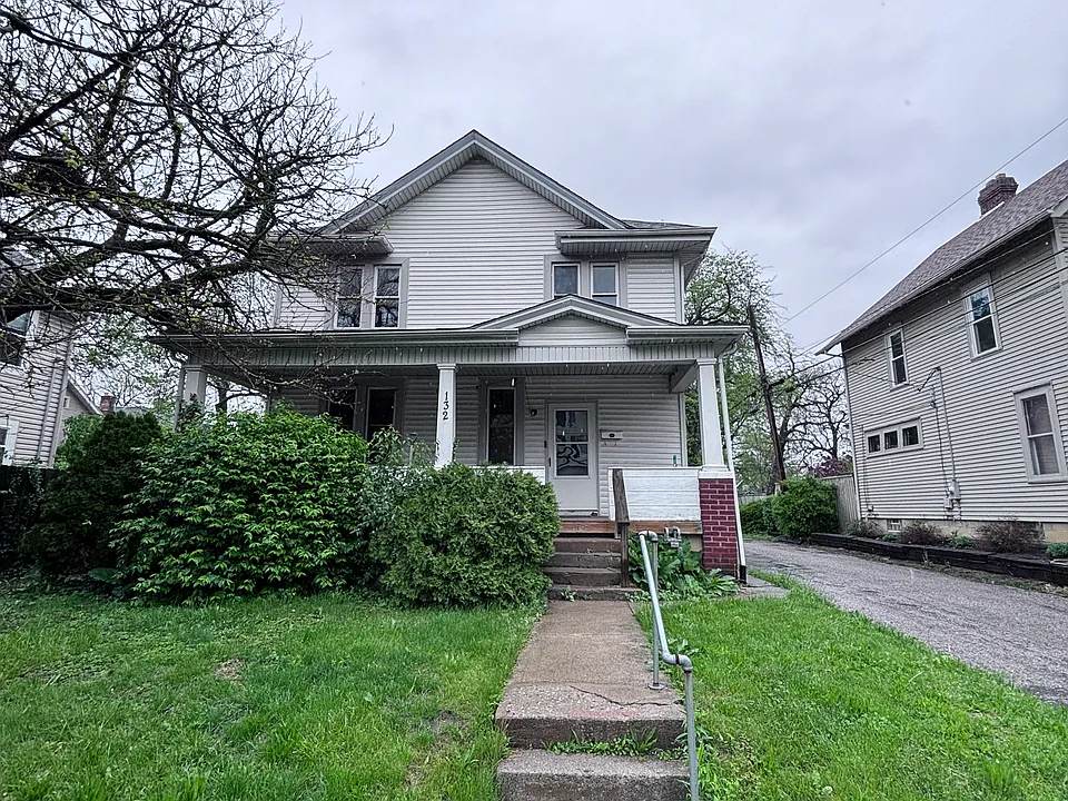 132 Clinton St
