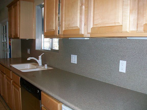 3rd image of 150 Myrtlewood Dr