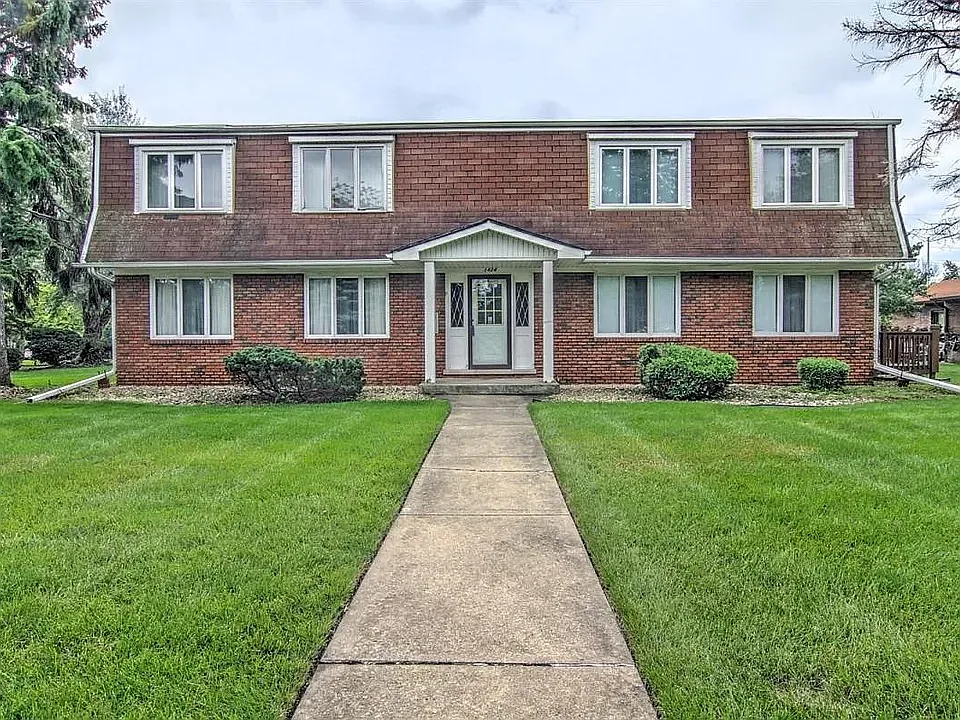 2 bed, 1300 sqft, $1,950 — Photo 1