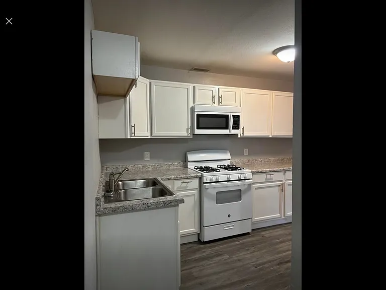 641 E 14th St #641 — Photo 2