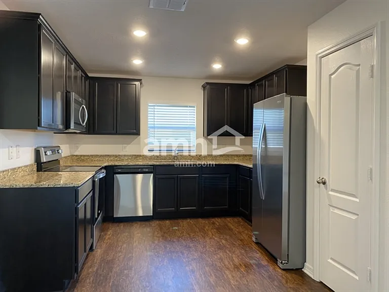 1122 Brenton Leaf Dr — Photo 2