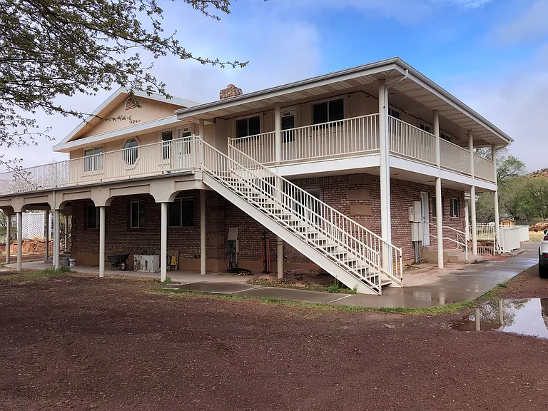 1045 N Canyon St — Photo 15