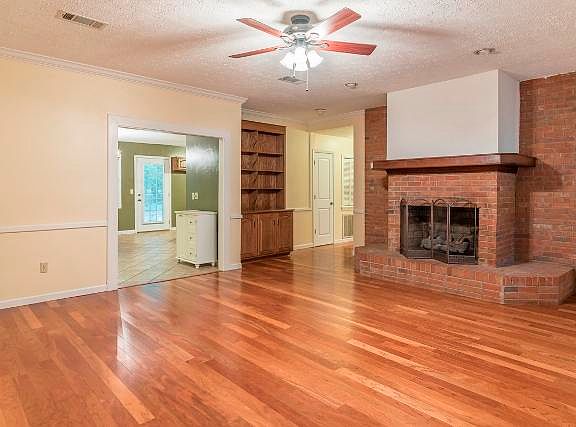 5th image of 1178 Goldfinch Ln