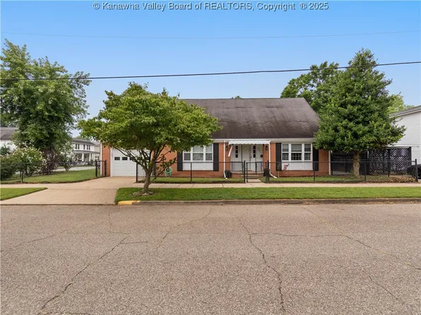 601 Sand St, Ravenswood, WV 26164