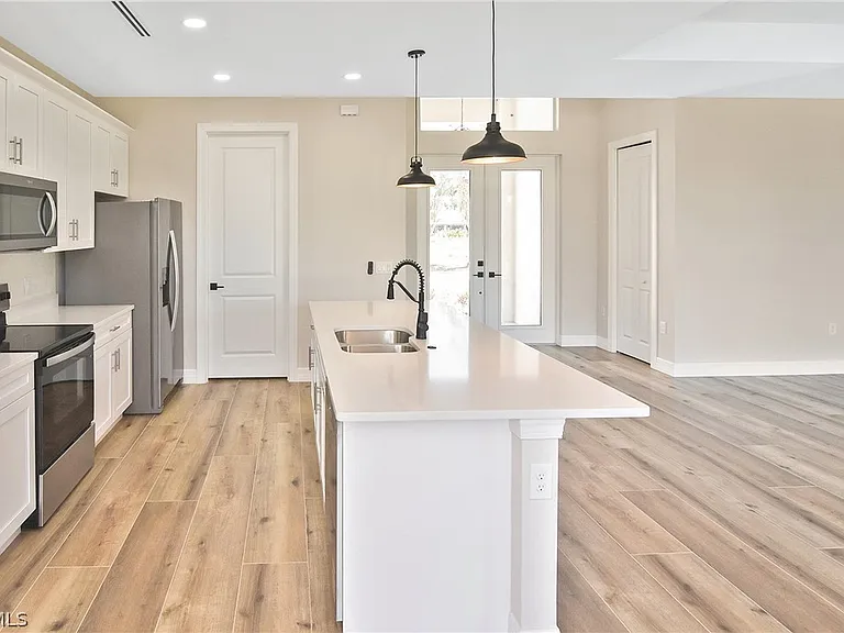 1906 NW 28th Ave — Photo 9